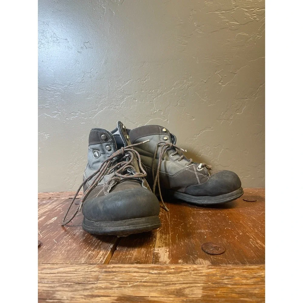 Simms Wading Boots Mens 10 Brown Leather Rubber Sole Outdoor Fishing Non Slip